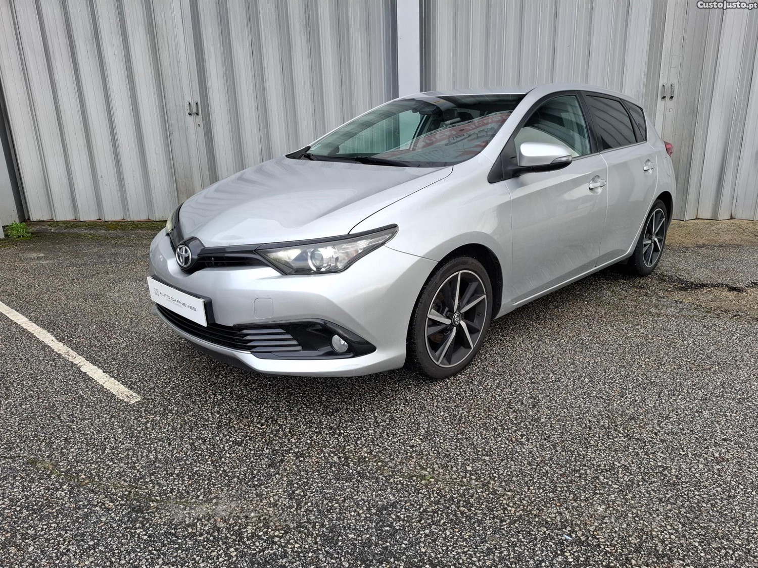 Toyota Auris 1.4 D - 18 — photo 3