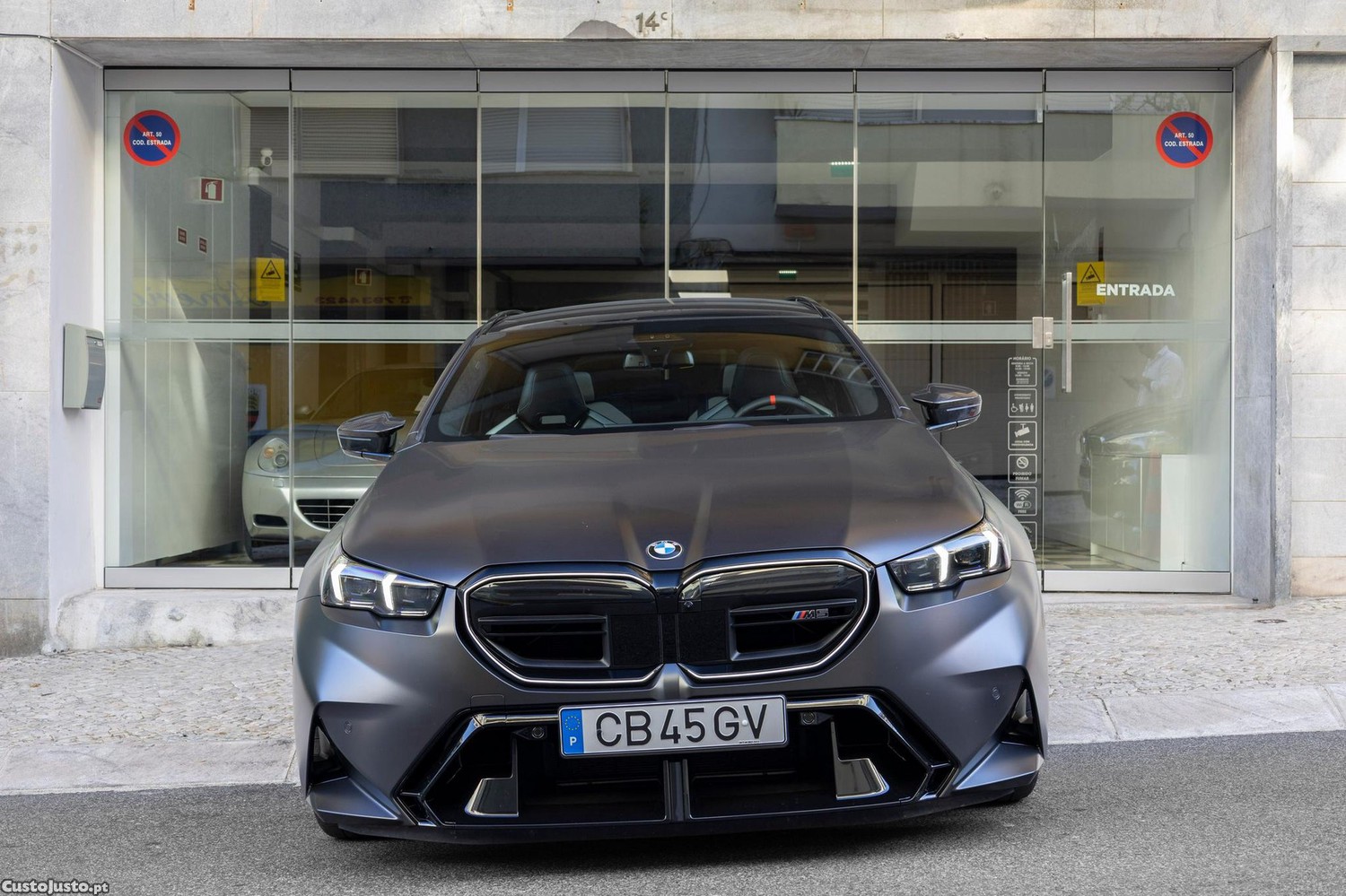 BMW M5 Touring xDrive - 25 — photo 2