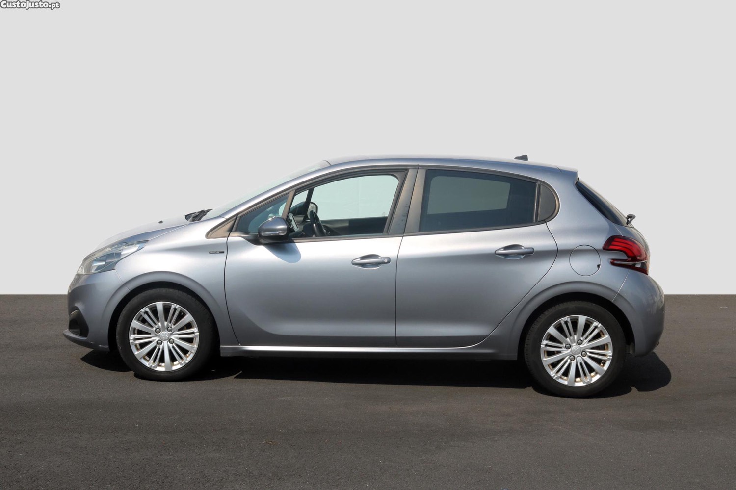 Peugeot 208 1.5 BlueHDI 100 CV - Signature — photo 5