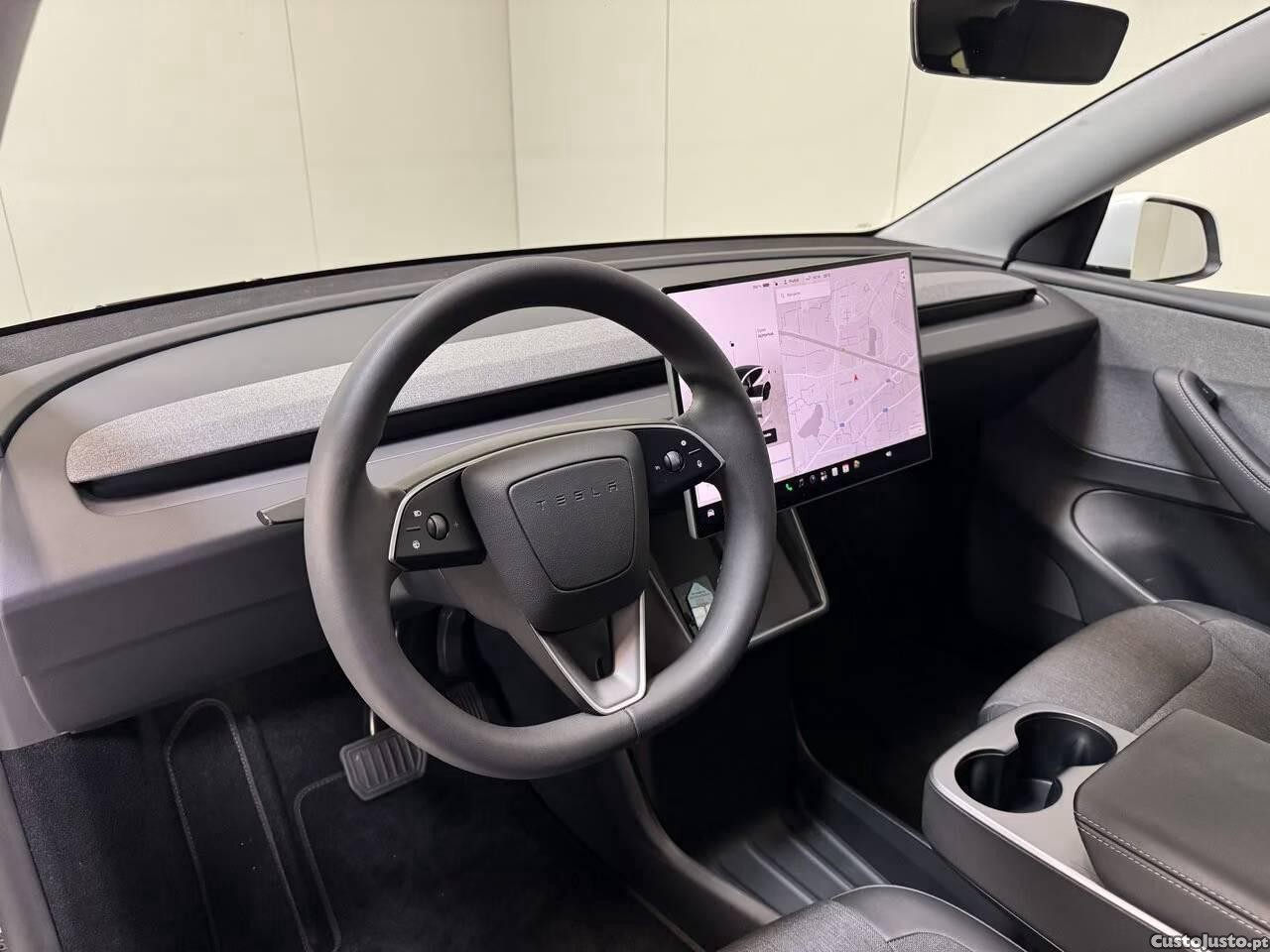 Tesla Model Y Standard Range — fotografia 11