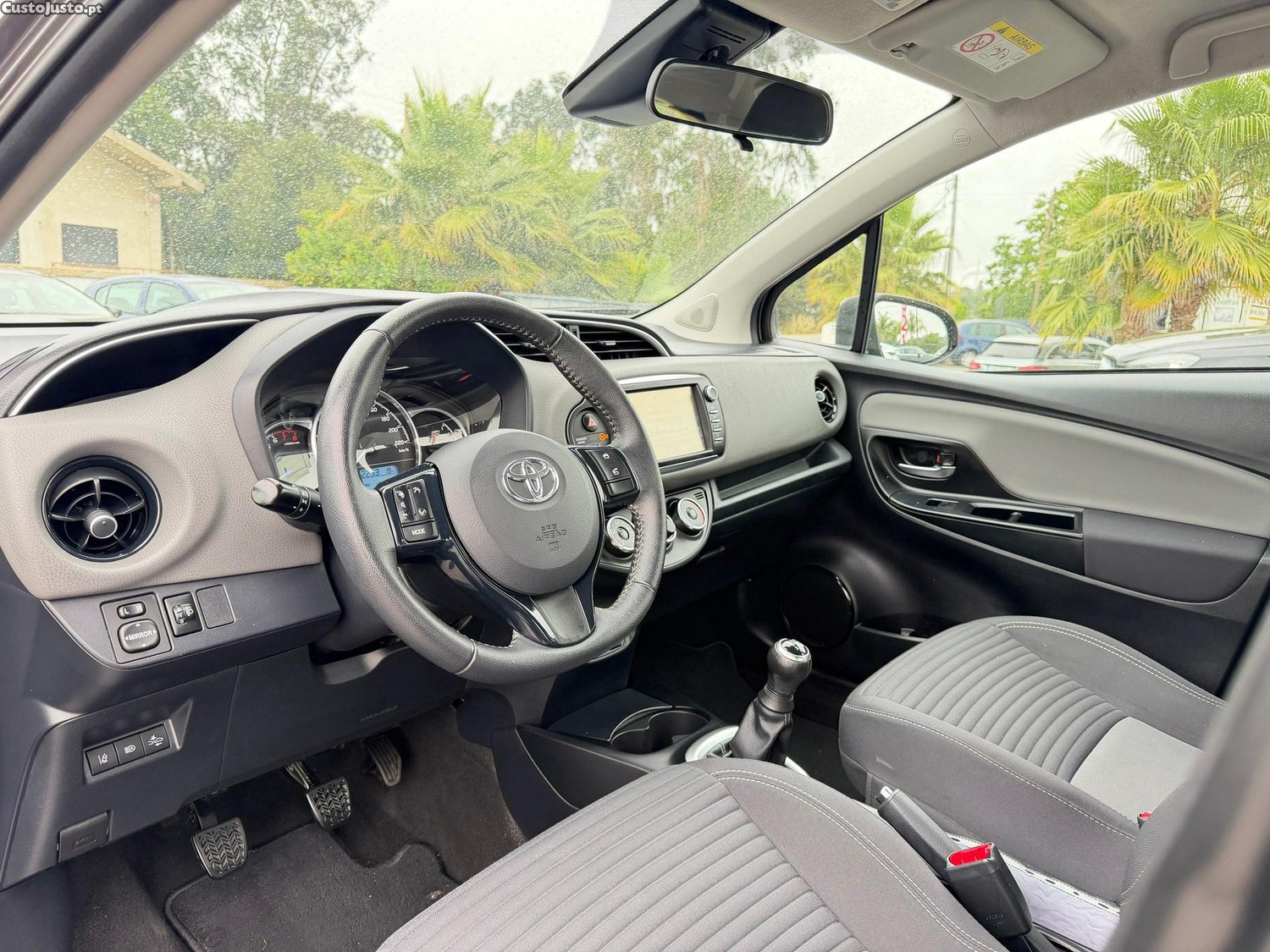 Toyota Yaris 1.0 VVT-i Comfort — fotografia 9