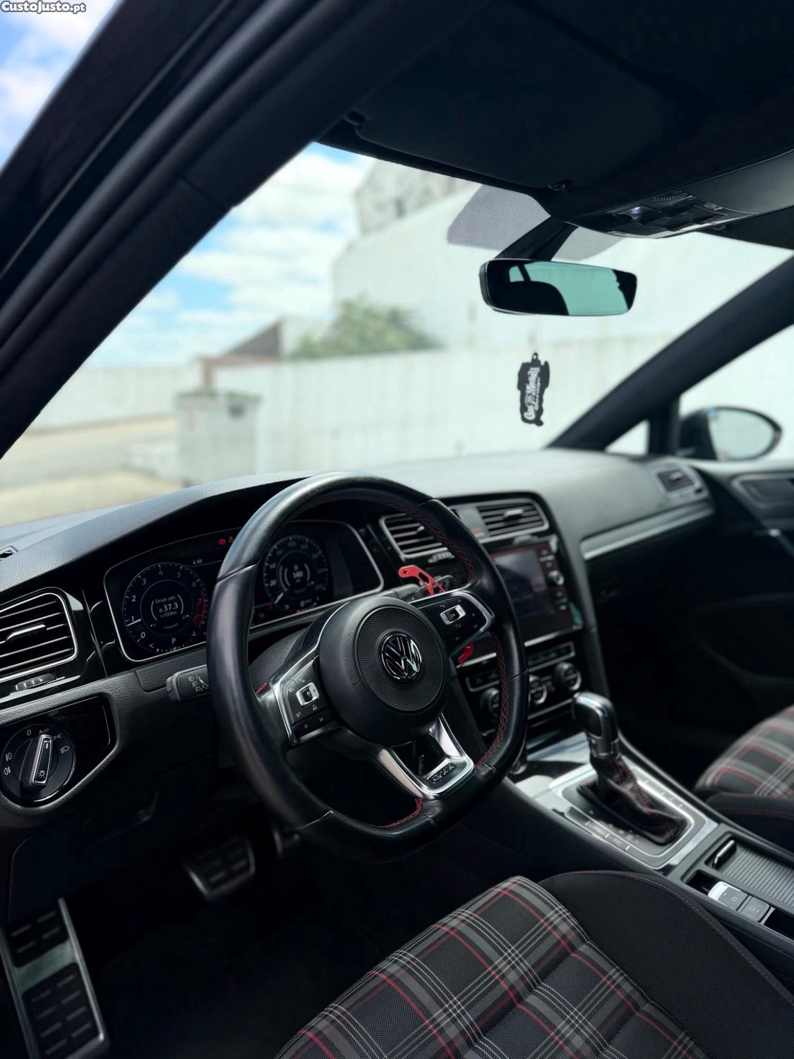 Volkswagen Golf GTI 2.0 TSI DSG — fotografia 3