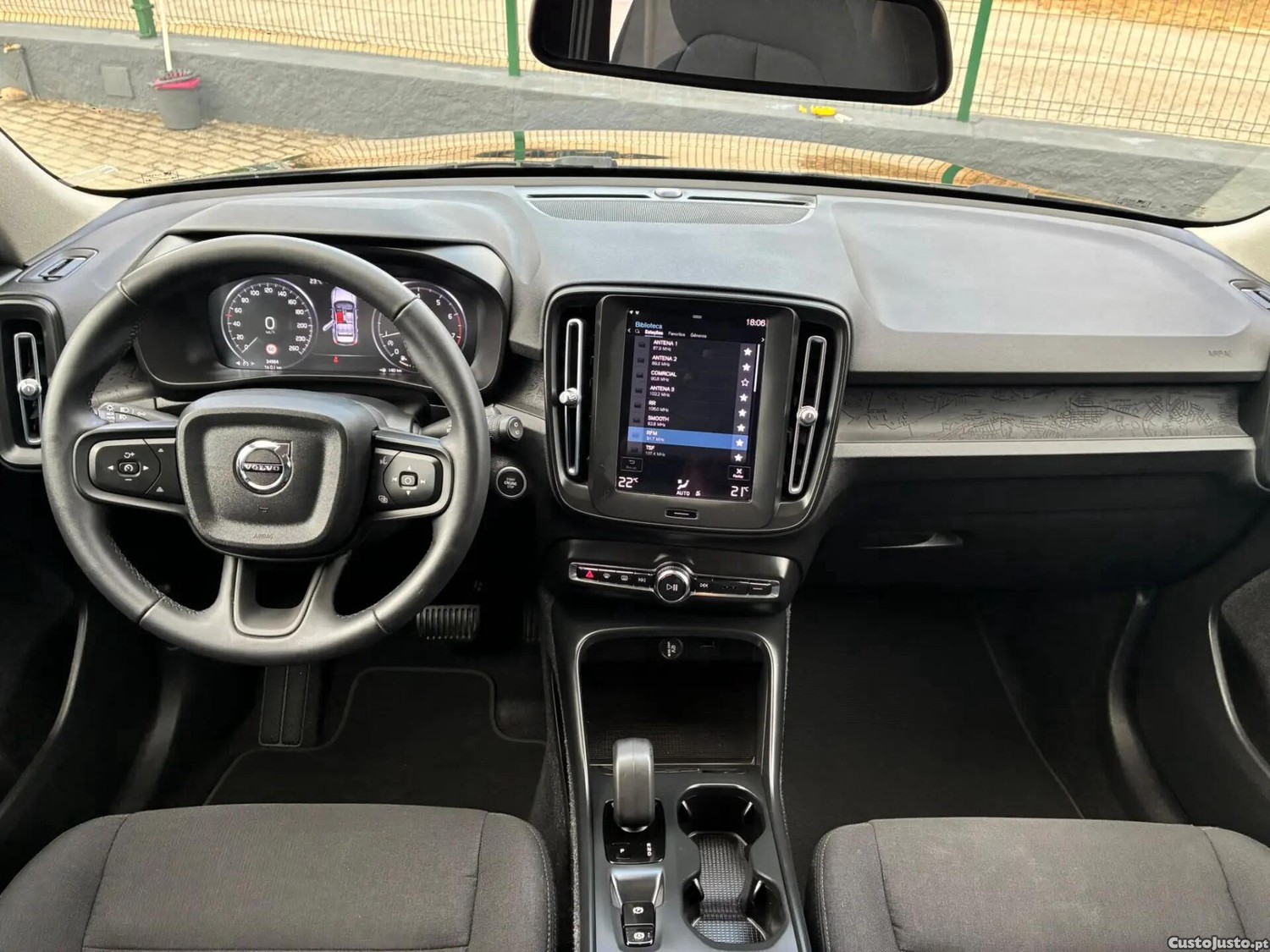 Volvo XC 40 1.5 T2 Momentum Plus Geartronic — fotografia 4