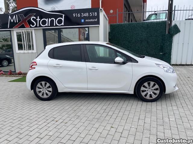 Peugeot 208 1.4 HDI 68 Cv — fotografia 10