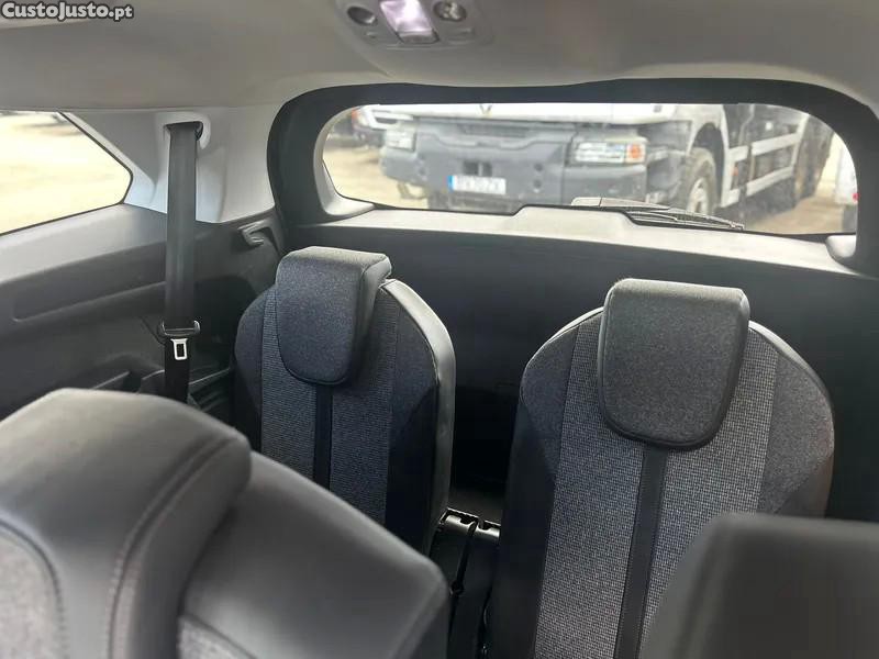 Peugeot 5008 1.5 BlueHDi Allure — fotografia 5