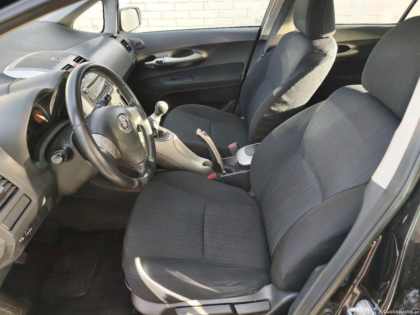 Toyota Auris 1.4 D4D - 08 foto 5
