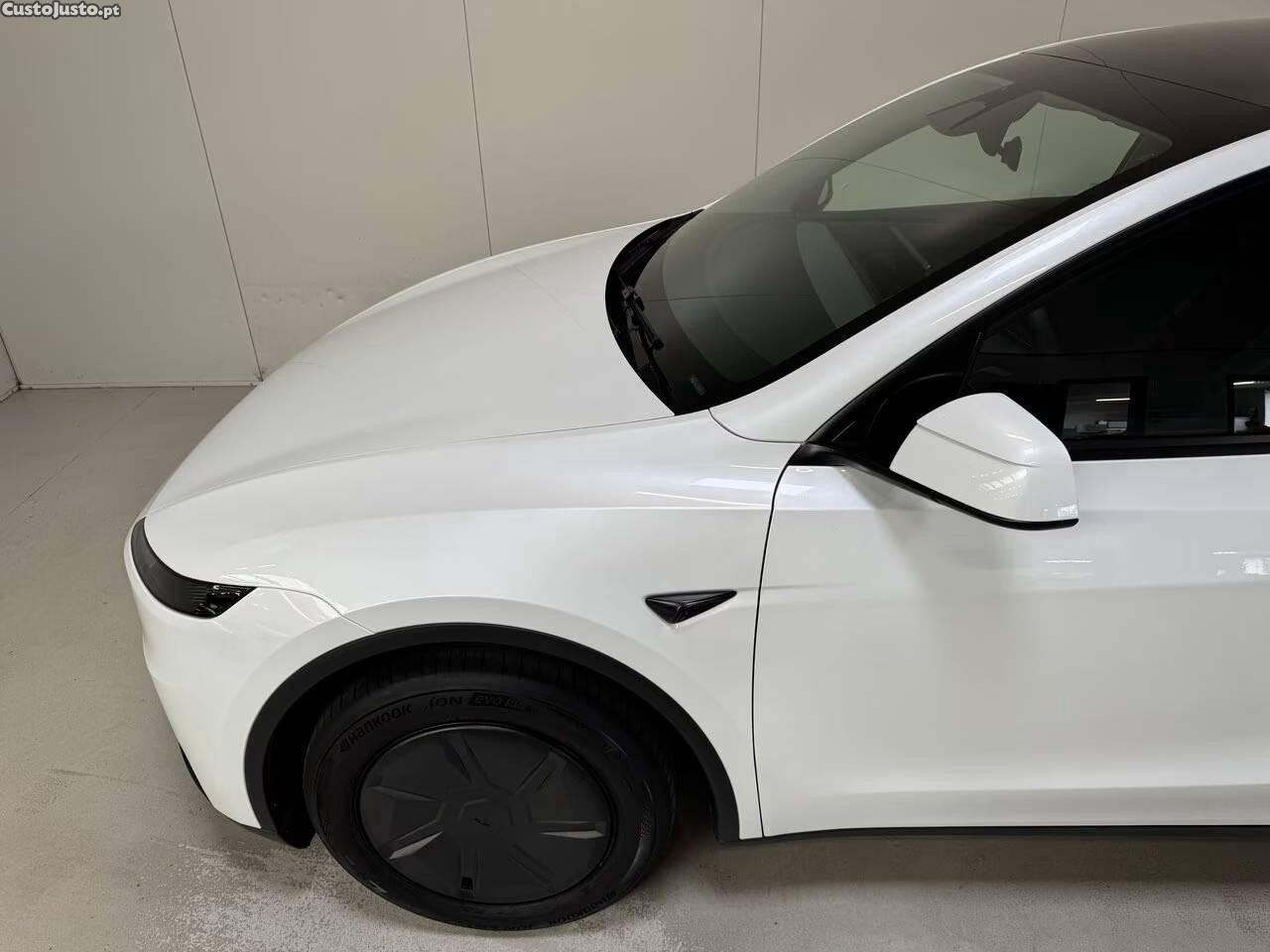 Tesla Model Y Standard Range — fotografia 21