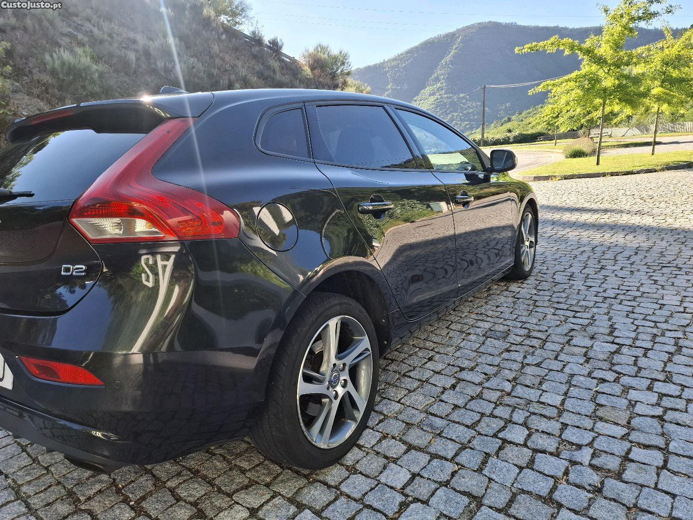 Volvo V40 1.6 D2  Momentum / 2015 — photo 4