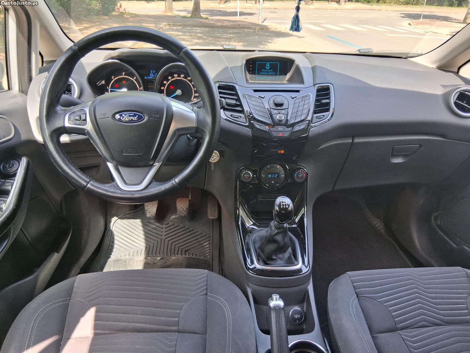 Ford Fiesta 1.5 TDCi — fotografia 5