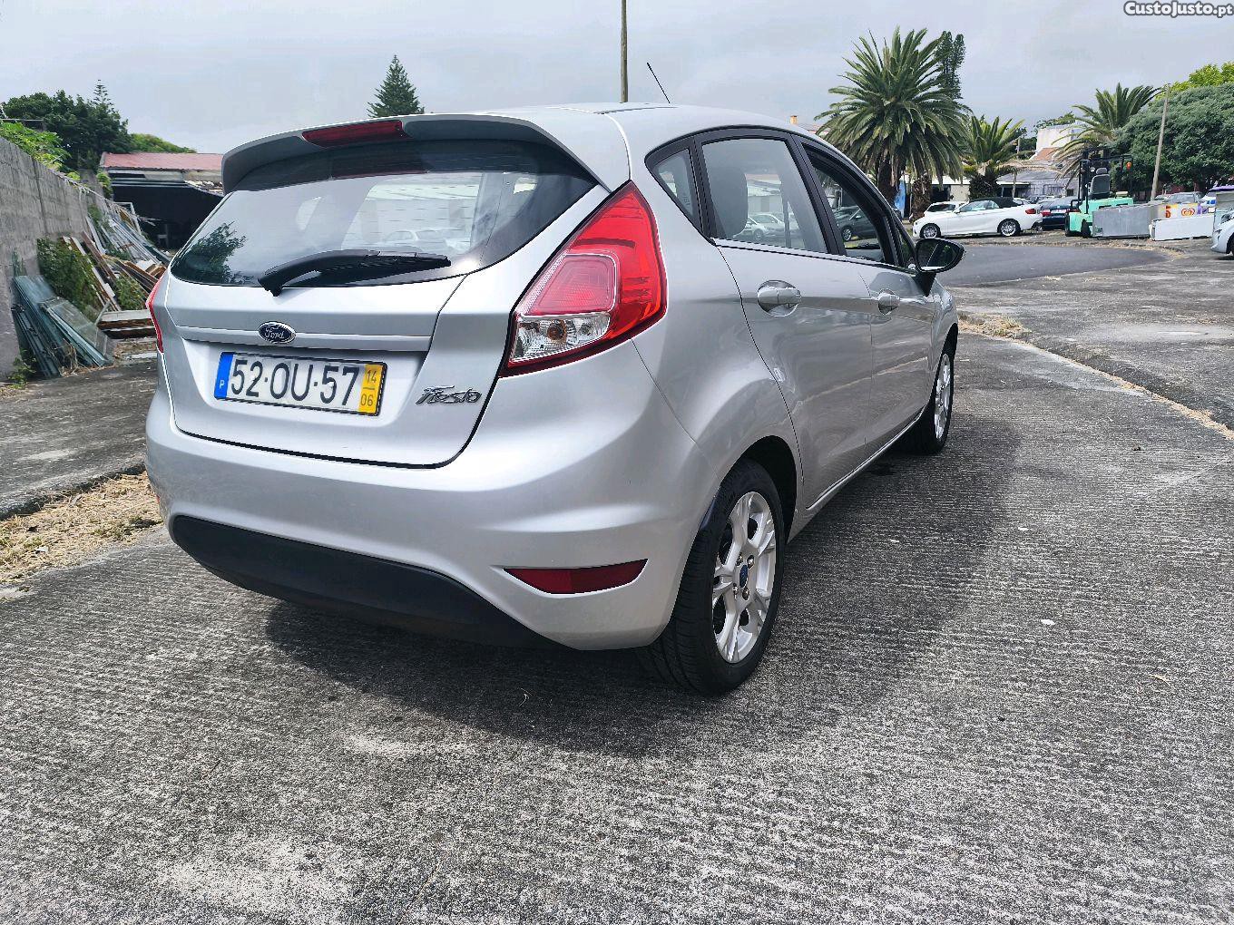 Ford Fiesta Ecoboost — photo 2