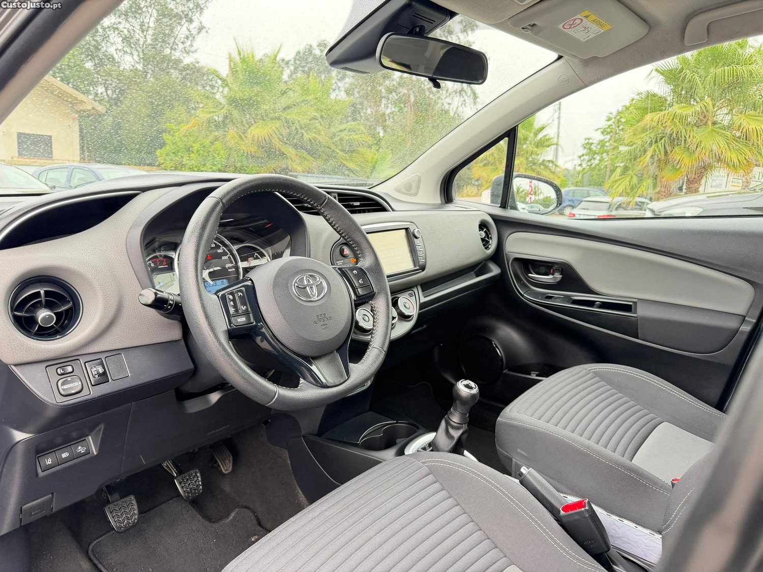 Toyota Yaris 1.0 VVT-i Comfort — fotografia 8