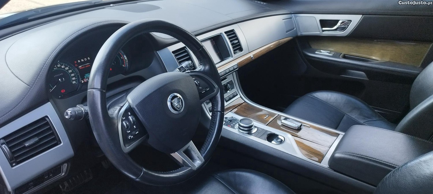 Jaguar XF Sportbrake 2.2 I4d Diesel — photo 3