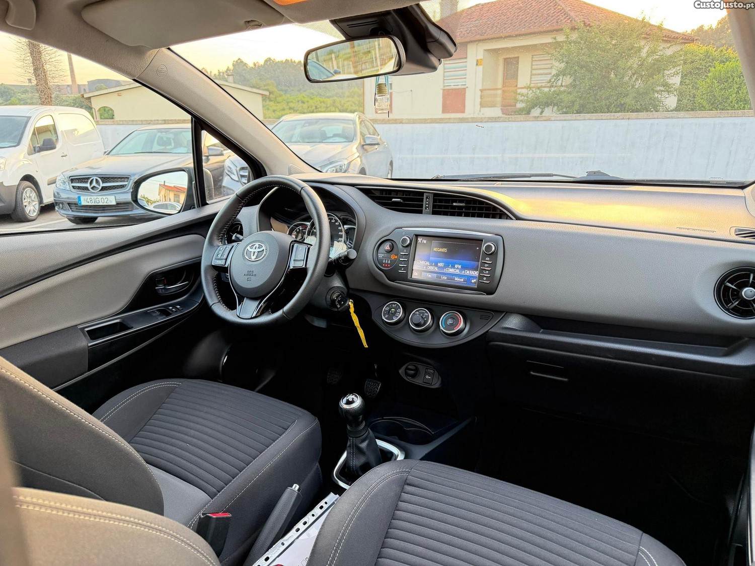 Toyota Yaris 1.0 VVT-i Comfort — fotografia 5
