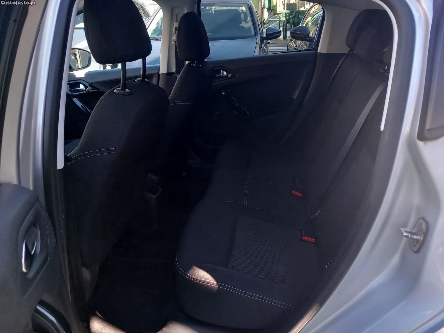 Peugeot 208 1.6 BlueHDi Active — fotografia 3