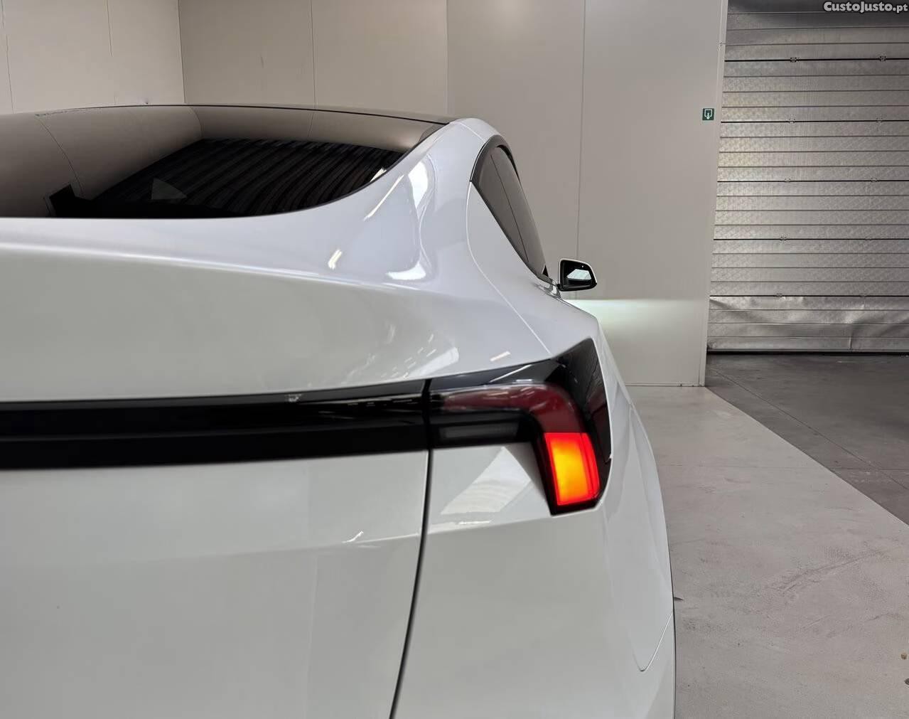 Tesla Model Y Standard Range — fotografia 20