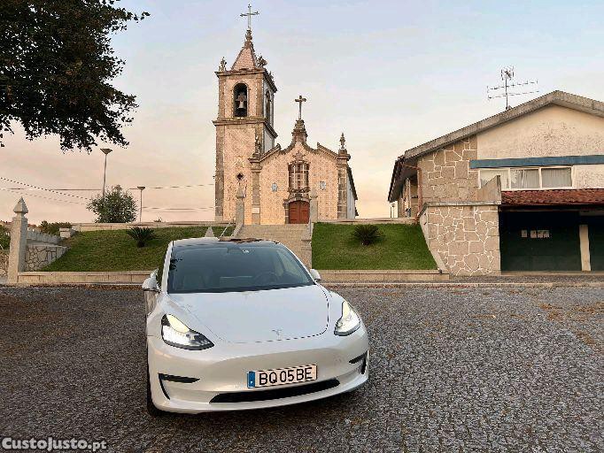 Tesla Model 3 longe range — fotografia 11