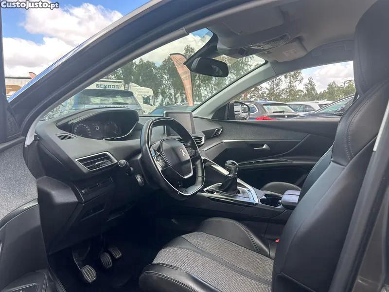 Peugeot 5008 1.5 BlueHDi Allure — fotografia 19
