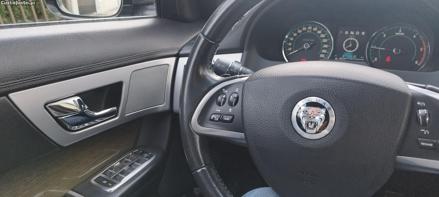 Jaguar XF Sportbrake 2.2 I4d Diesel — photo 2