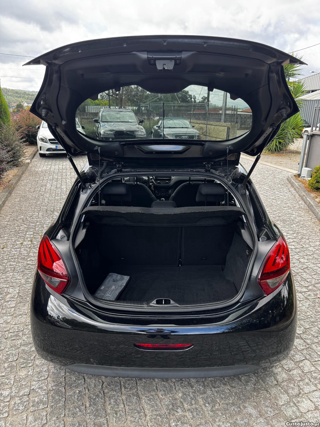 Peugeot 208 1.6 BlueHDI — fotografia 13