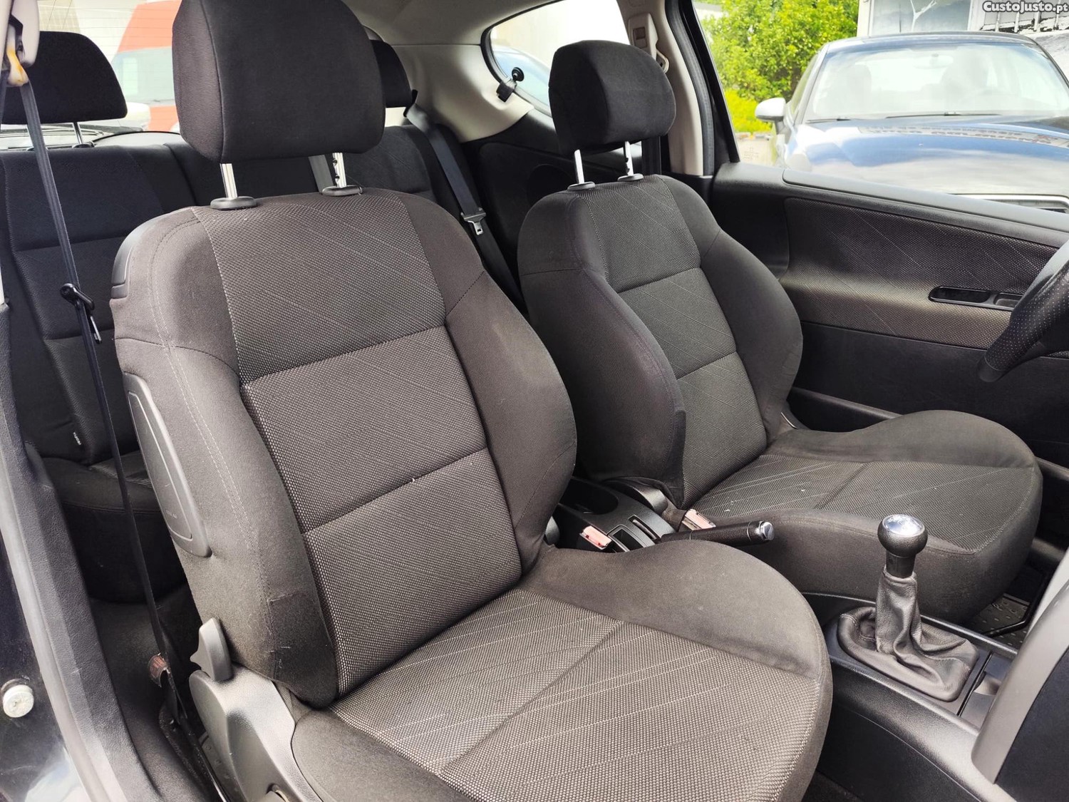 Peugeot 207 1.4 16V Sport — fotografia 7