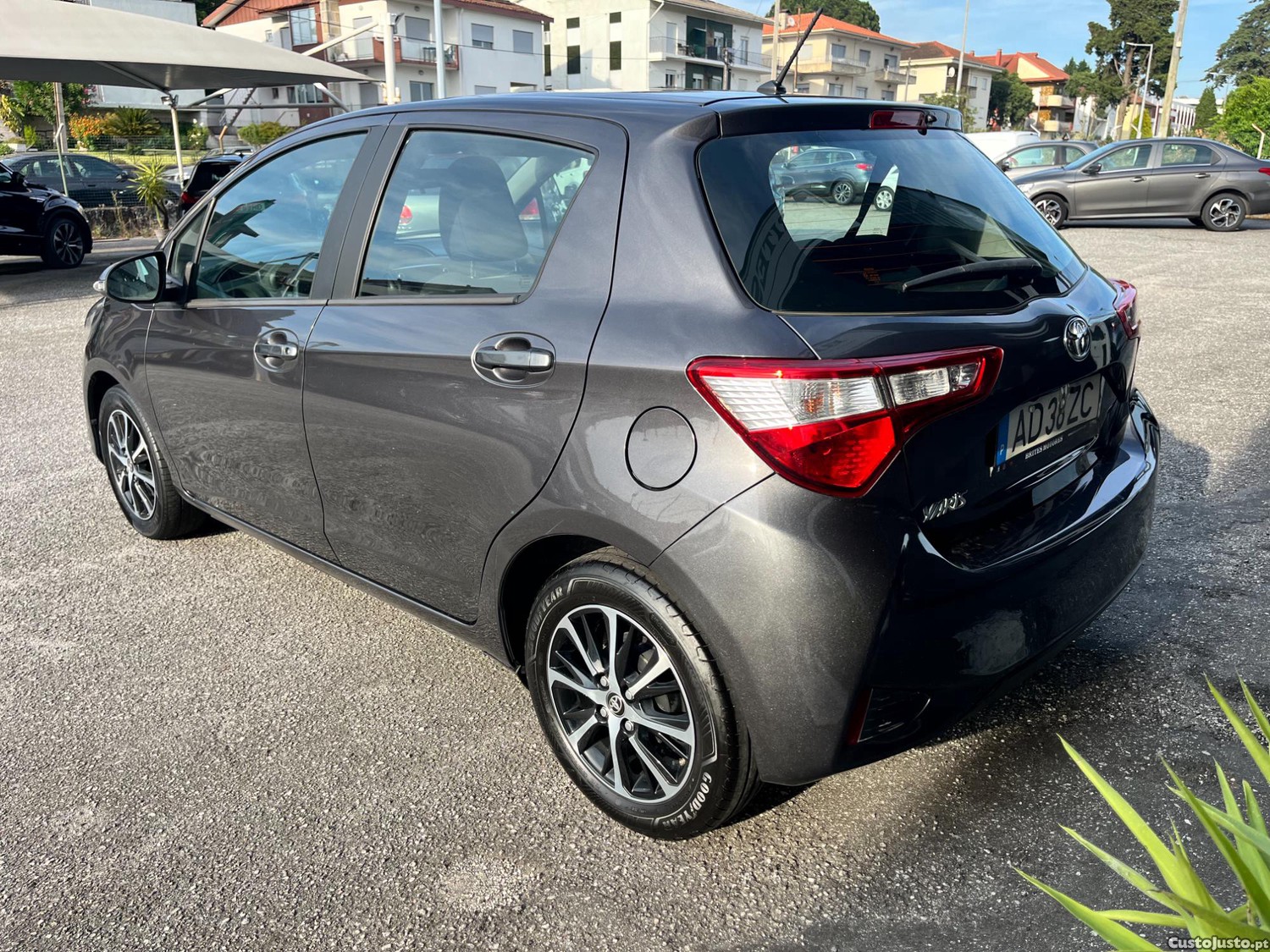 Toyota Yaris 1.0 VVT-i Comfort — fotografia 12