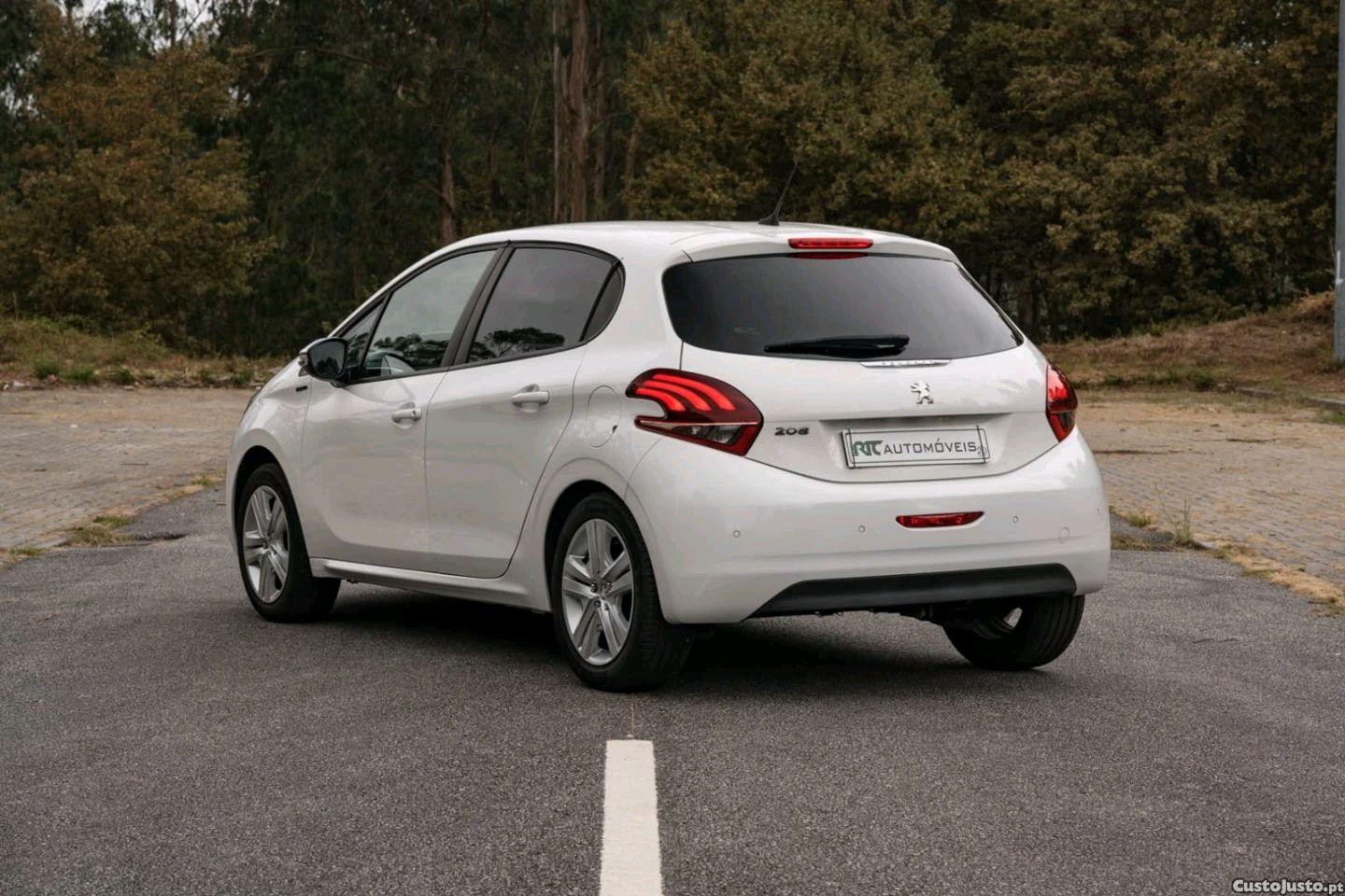 Peugeot 208 1.2 PureTech Signature — photo 4