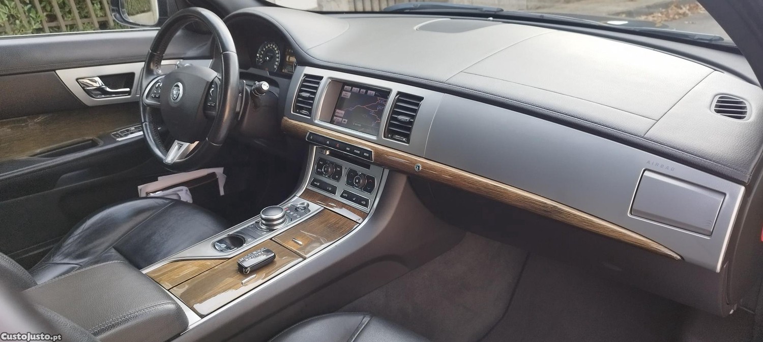 Jaguar XF Sportbrake 2.2 I4d Diesel — photo 5