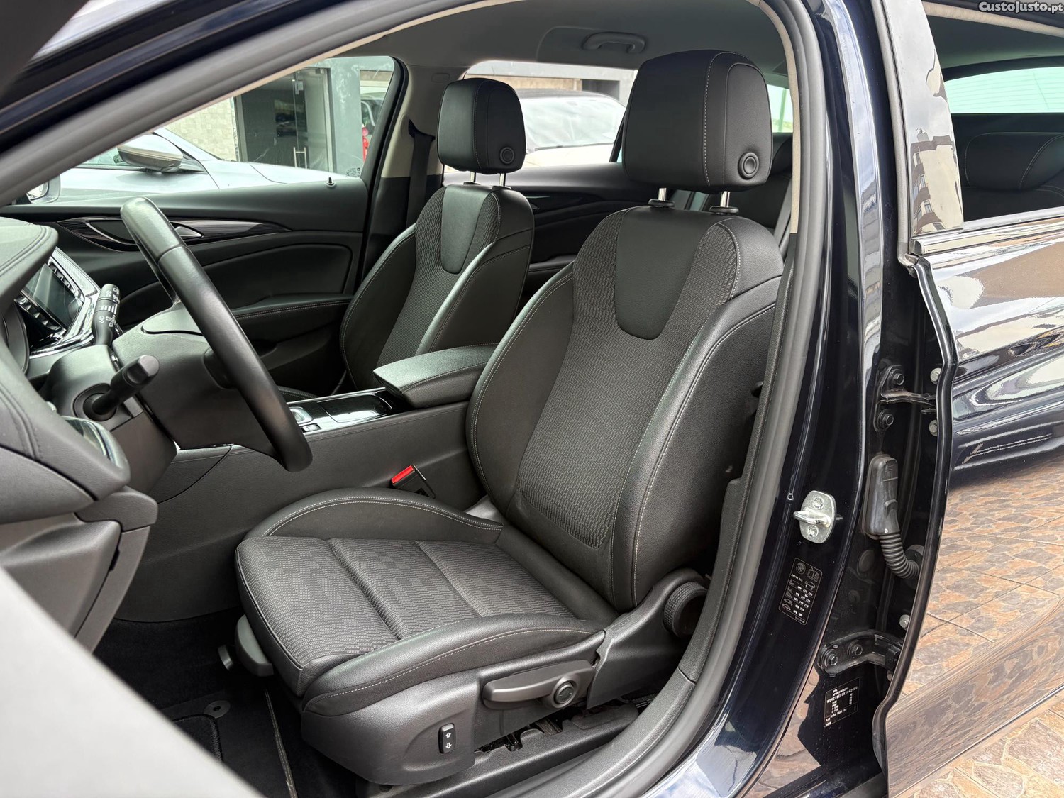 Opel Insignia SPORTS TOURER 1.6 CDTI INNOVATION AUTOMÁTICA NACIONAL — fotografia 4