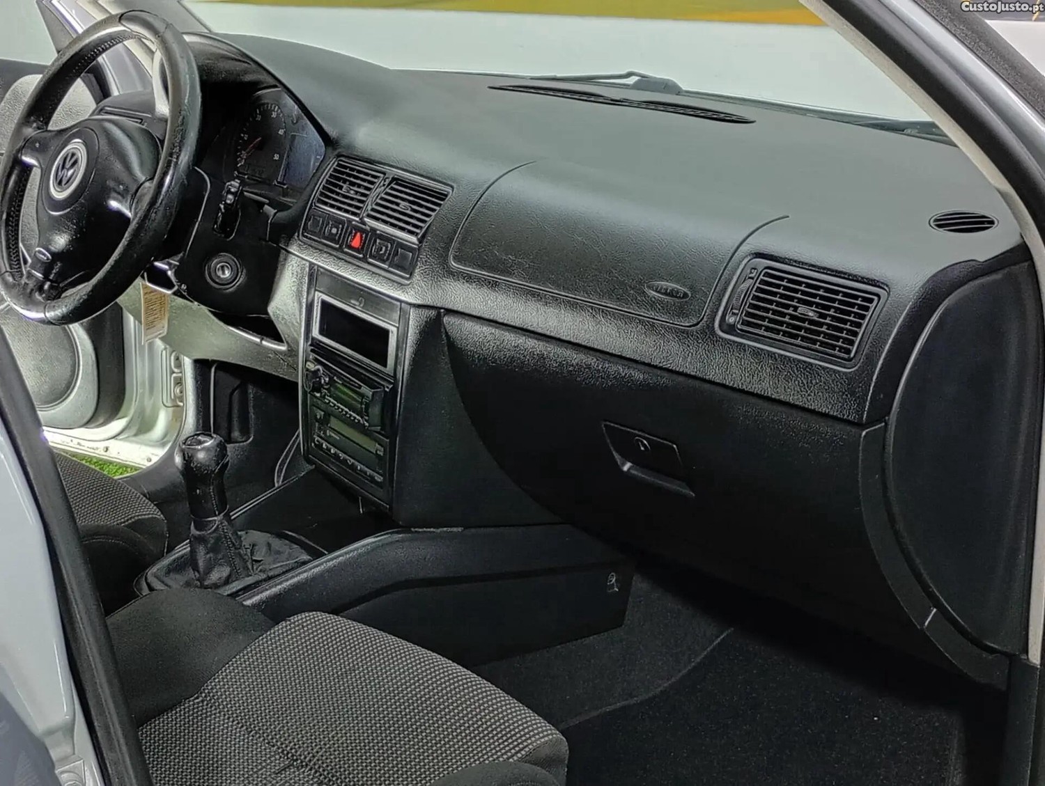 Volkswagen Golf 1.9 TDi Highline — fotografia 6