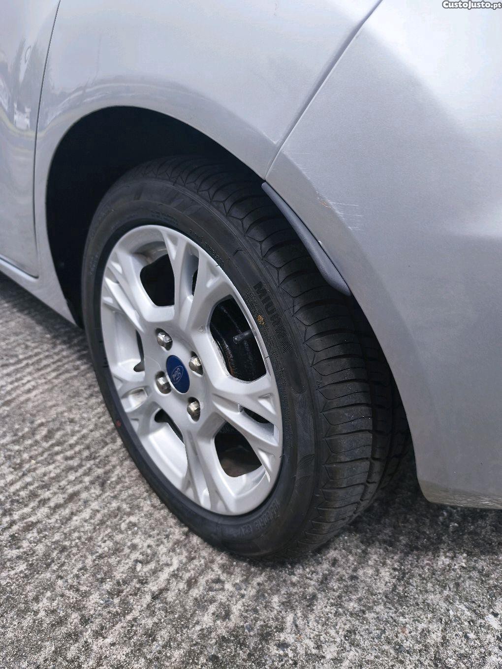 Ford Fiesta Ecoboost — photo 5