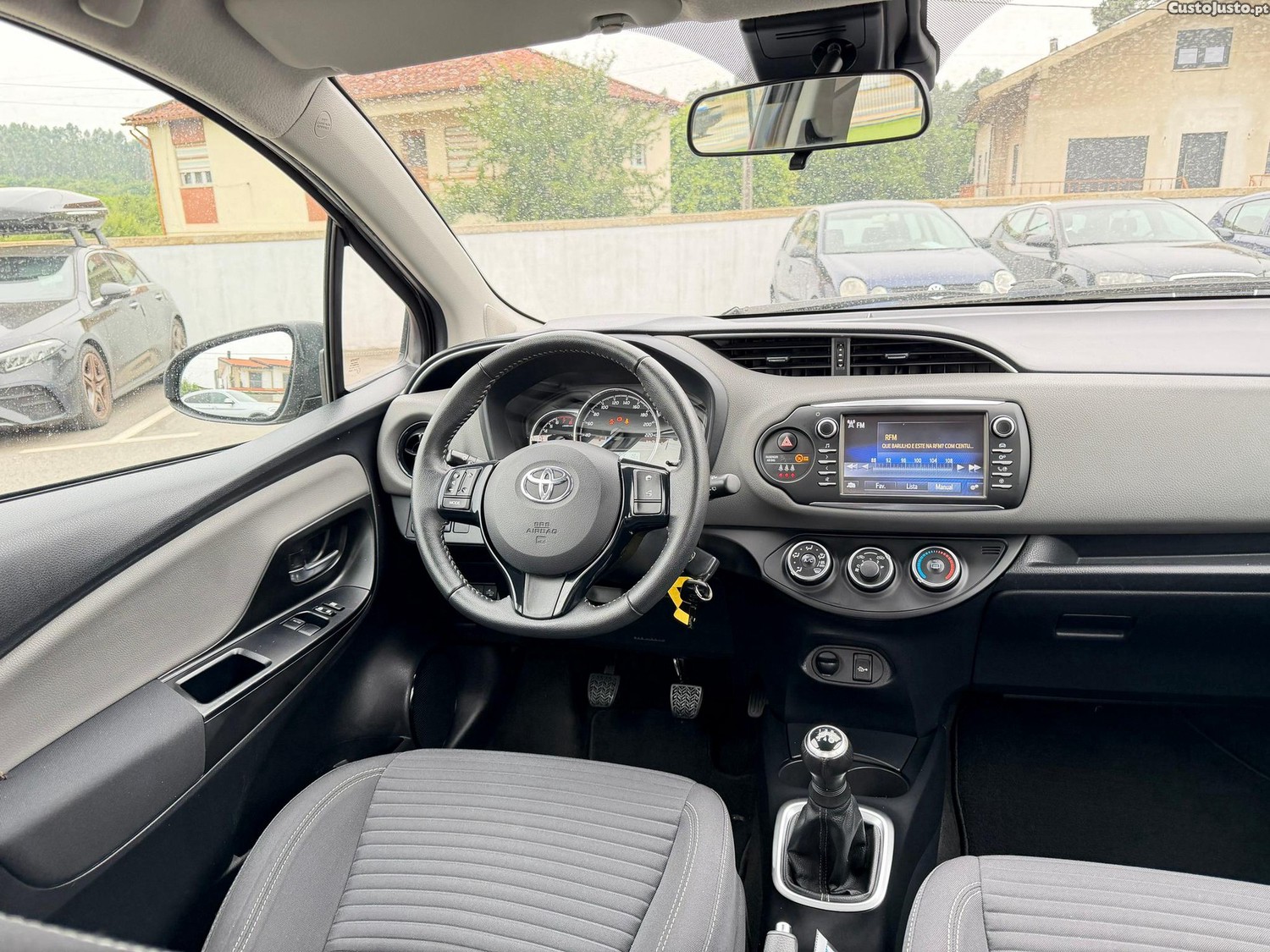 Toyota Yaris 1.0 VVT-i Comfort — fotografia 4