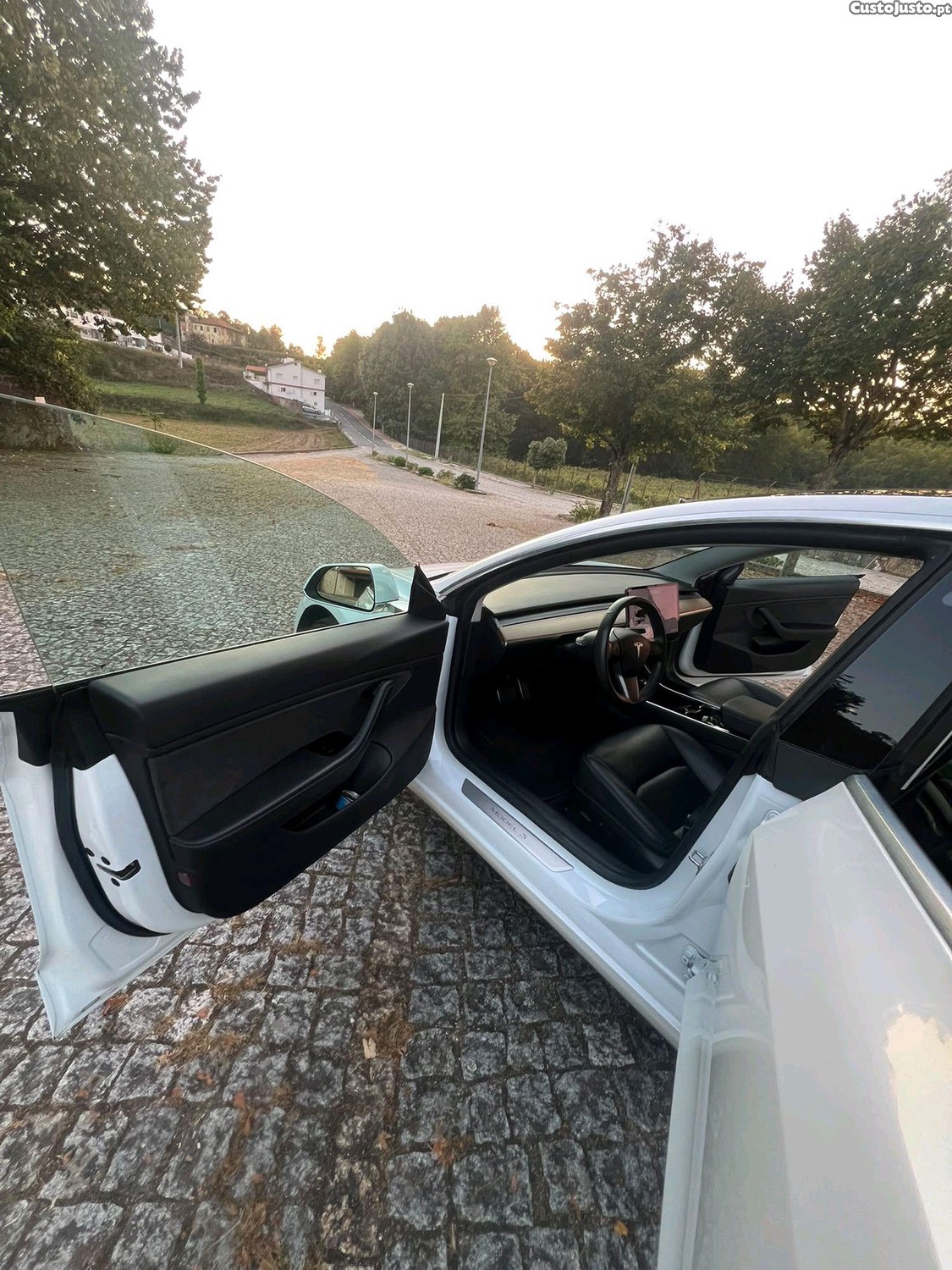 Tesla Model 3 longe range — fotografia 9