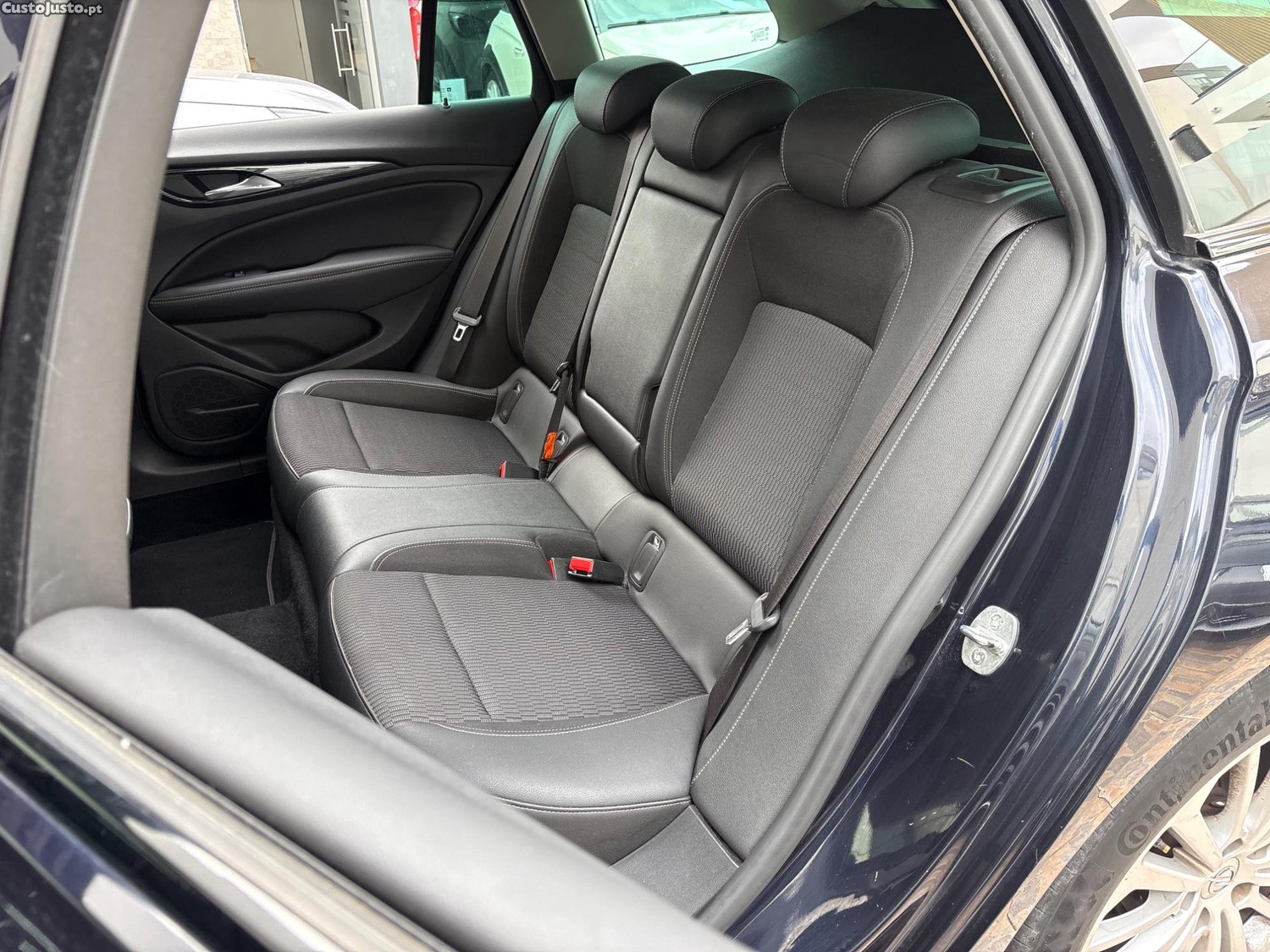 Opel Insignia SPORTS TOURER 1.6 CDTI INNOVATION AUTOMÁTICA NACIONAL — fotografia 3