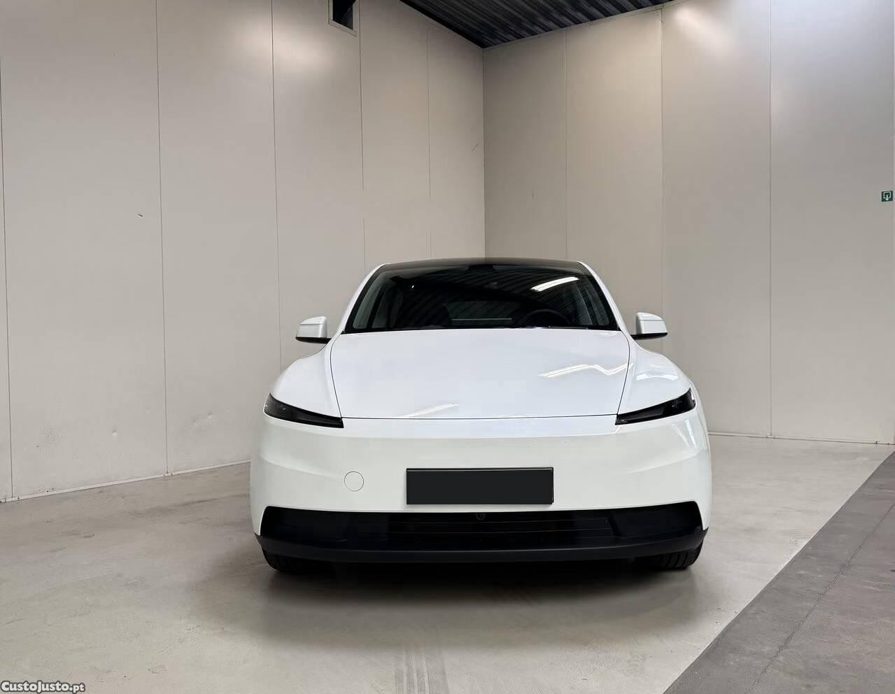Tesla Model Y Standard Range — fotografia 17