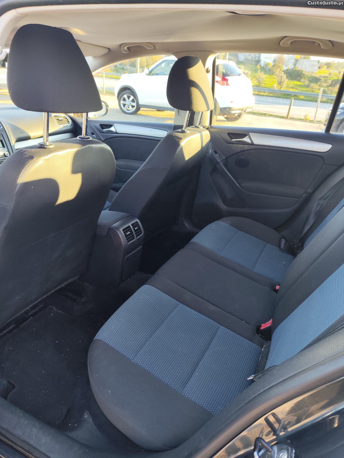 Volkswagen Golf 1.6 TDI Bluemotion — fotografia 4