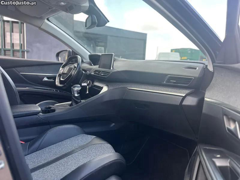 Peugeot 5008 1.5 BlueHDi Allure — fotografia 11