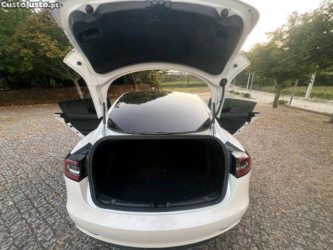Tesla Model 3 longe range — fotografia 7