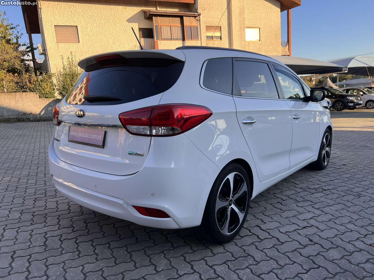 Kia Carens 1.7 CRDI ISG TX — photo 4