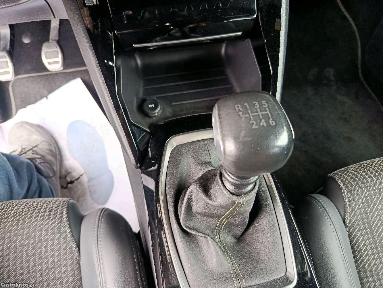 Peugeot 208 1.2 GT line — fotografia 3