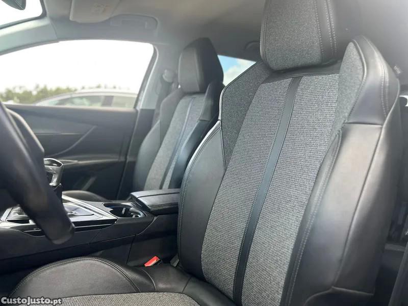 Peugeot 5008 1.5 BlueHDi Allure — fotografia 14