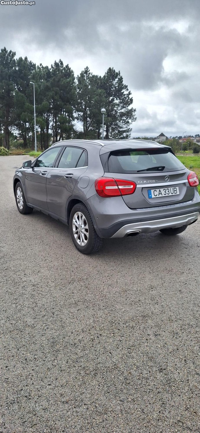 Mercedes-Benz GLA 200 Confort - 16 foto 2
