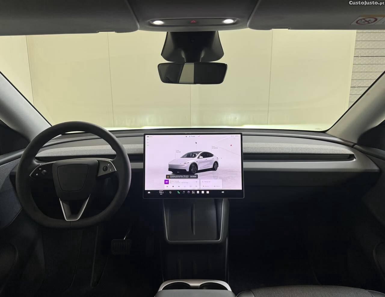 Tesla Model Y Standard Range — fotografia 10