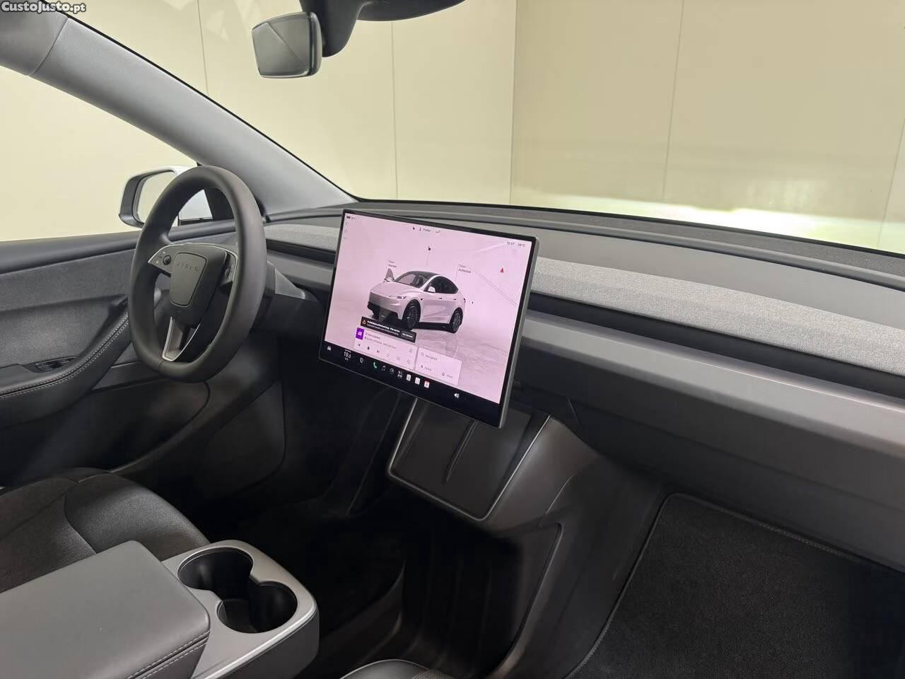Tesla Model Y Standard Range — fotografia 15
