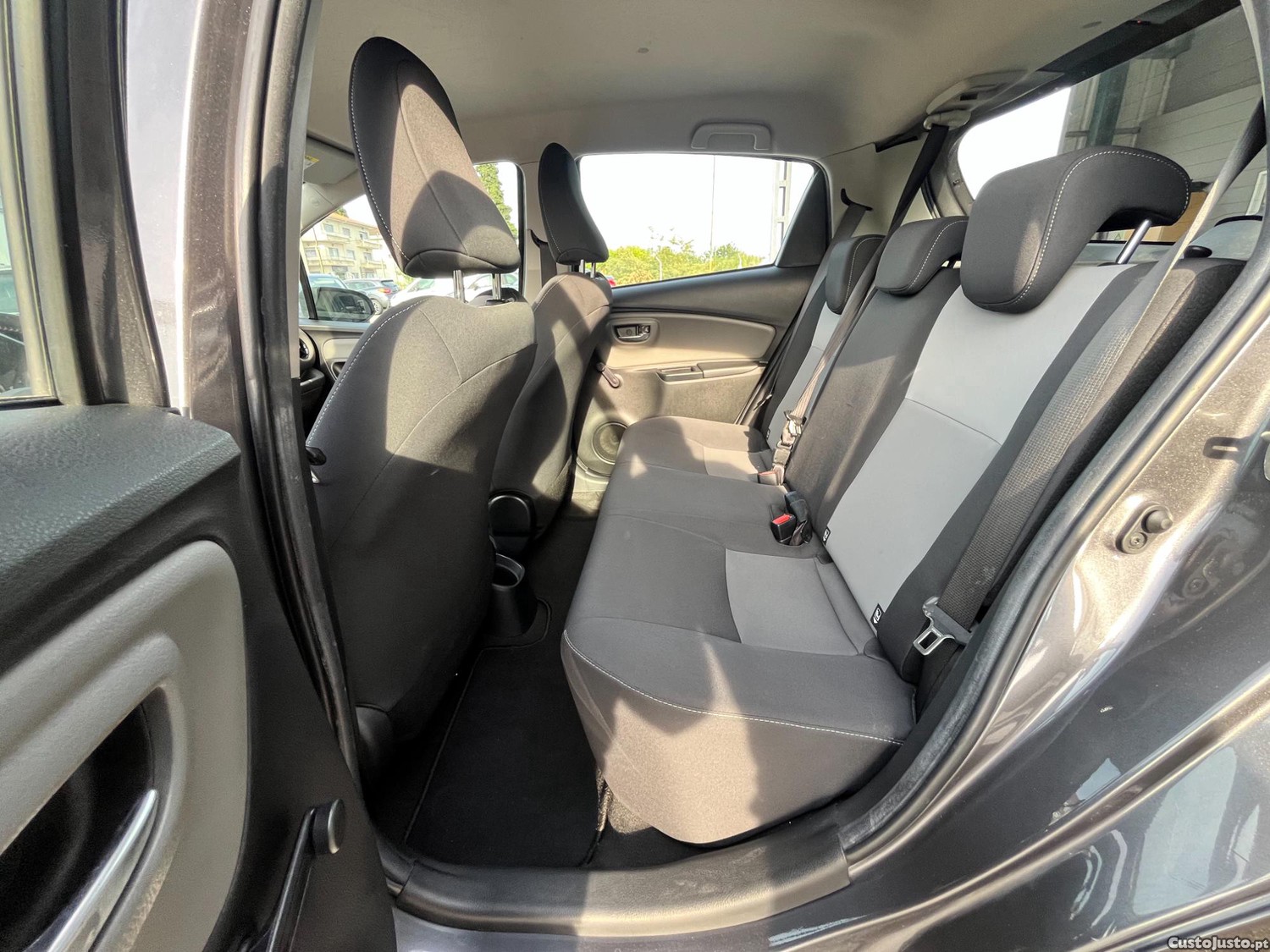 Toyota Yaris 1.0 VVT-i Comfort — fotografia 6