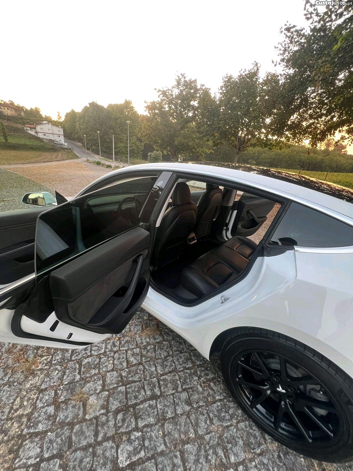 Tesla Model 3 longe range — fotografia 8