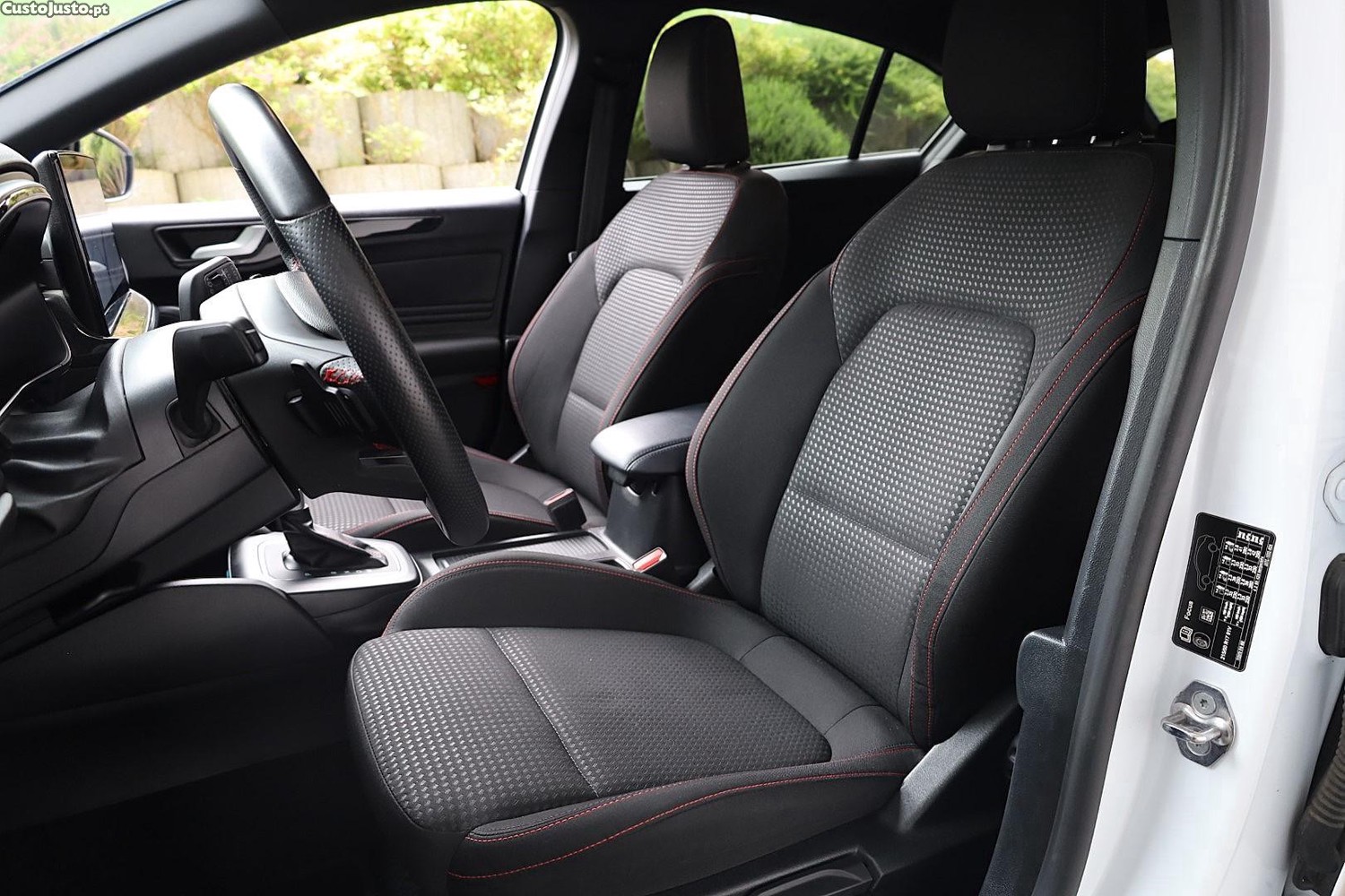 Ford Focus 1.0 EcoBoost MHEV ST-Line Aut. — fotografia 4