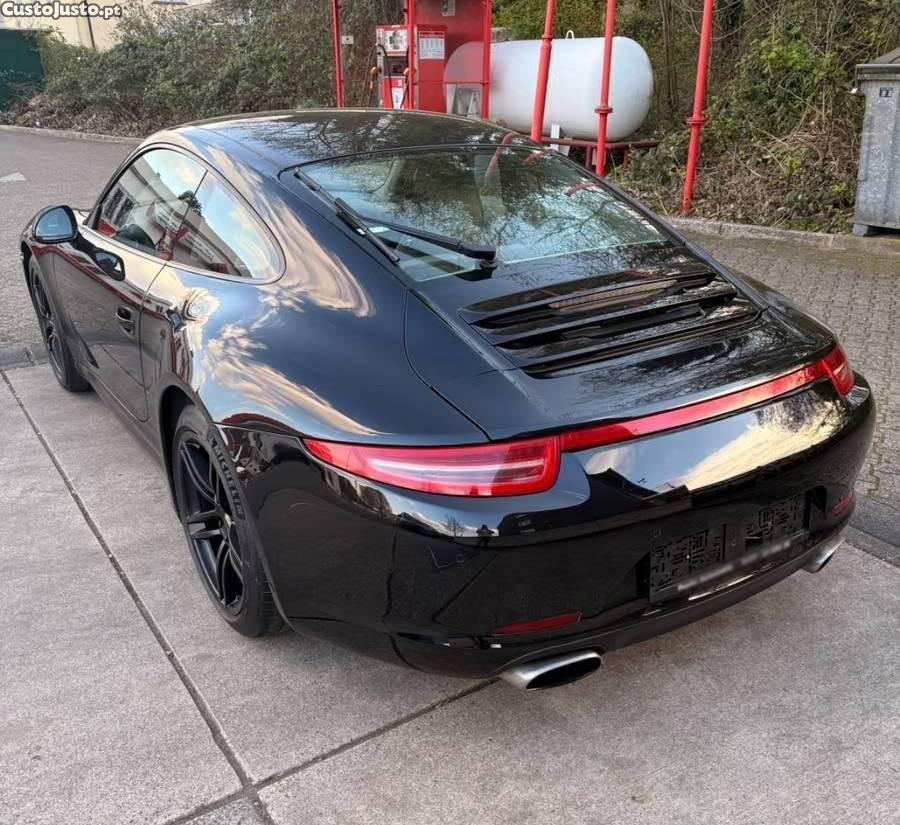 Porsche 911 Carrera 4 - 15 — photo 5