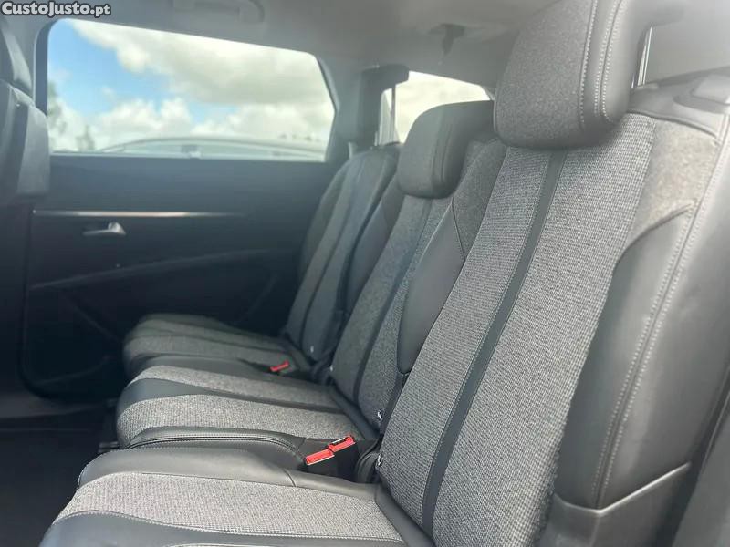 Peugeot 5008 1.5 BlueHDi Allure — fotografia 12