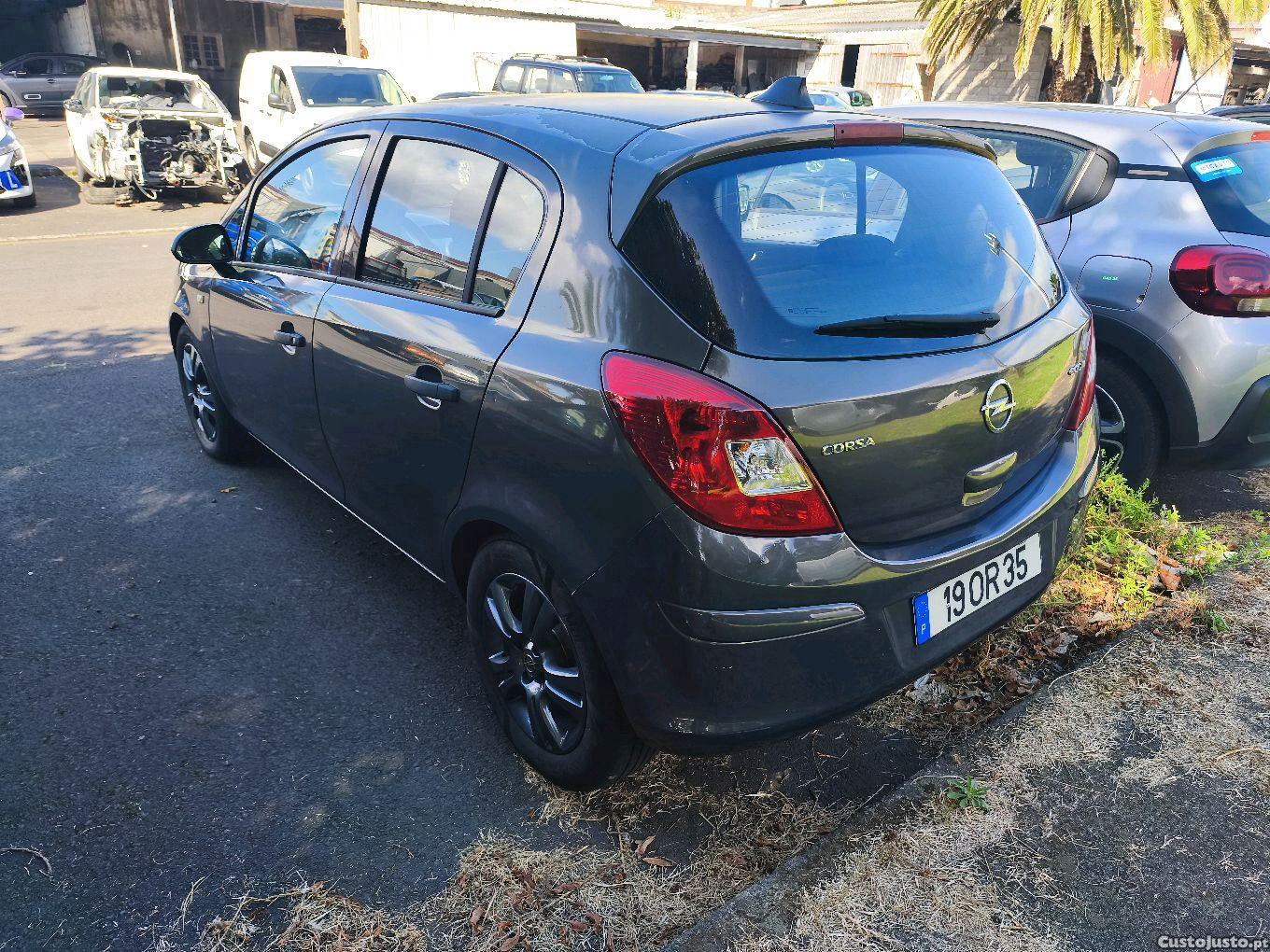 Opel Corsa D Facelift 1.3 Diesel - 14 foto 2