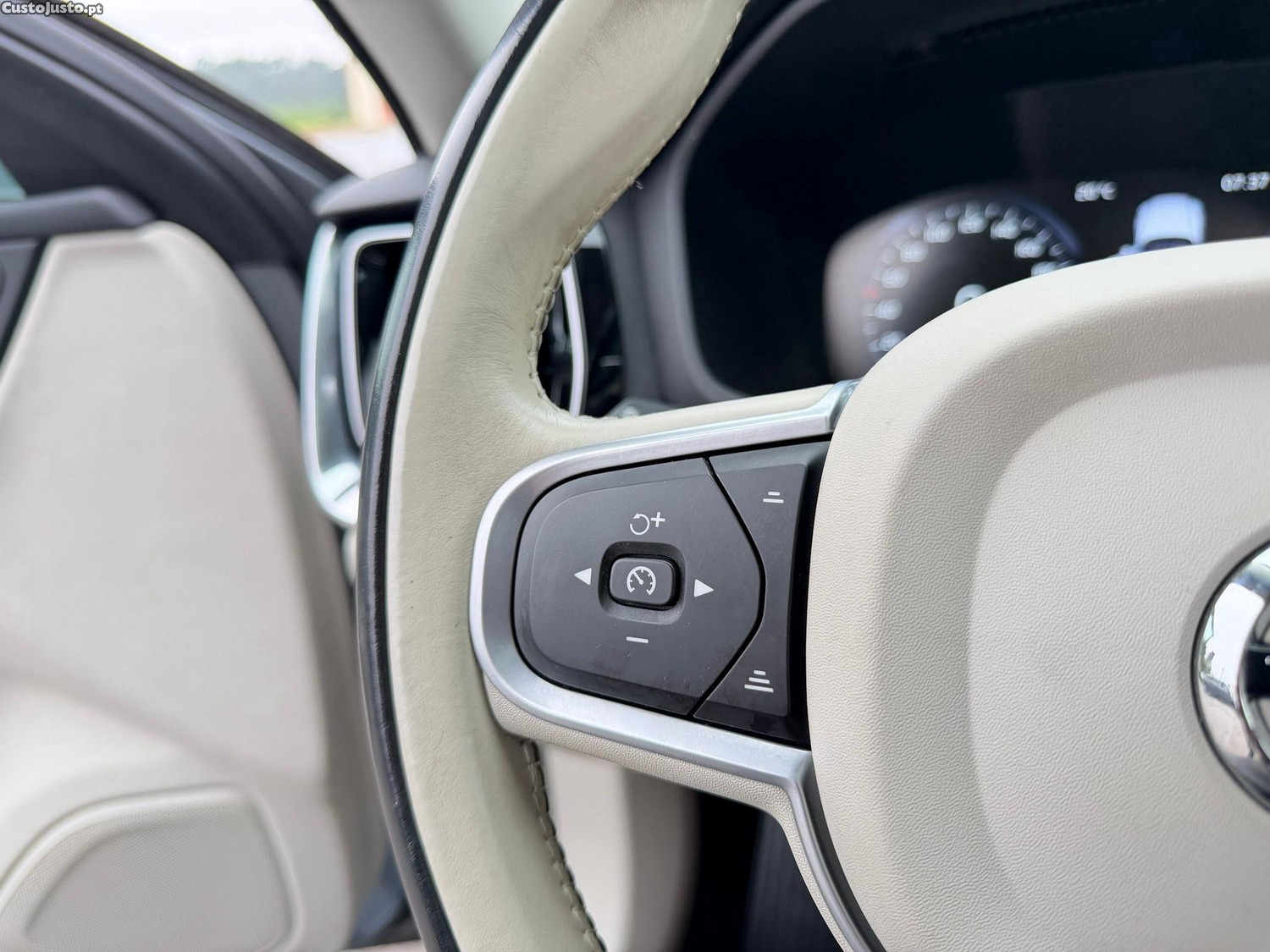 Volvo V60 2.0 T6 AWD TE Inscription Expression — fotografia 3